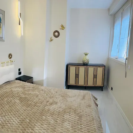 Arc De Triomphe-carnot Luxury & Design Apartment
